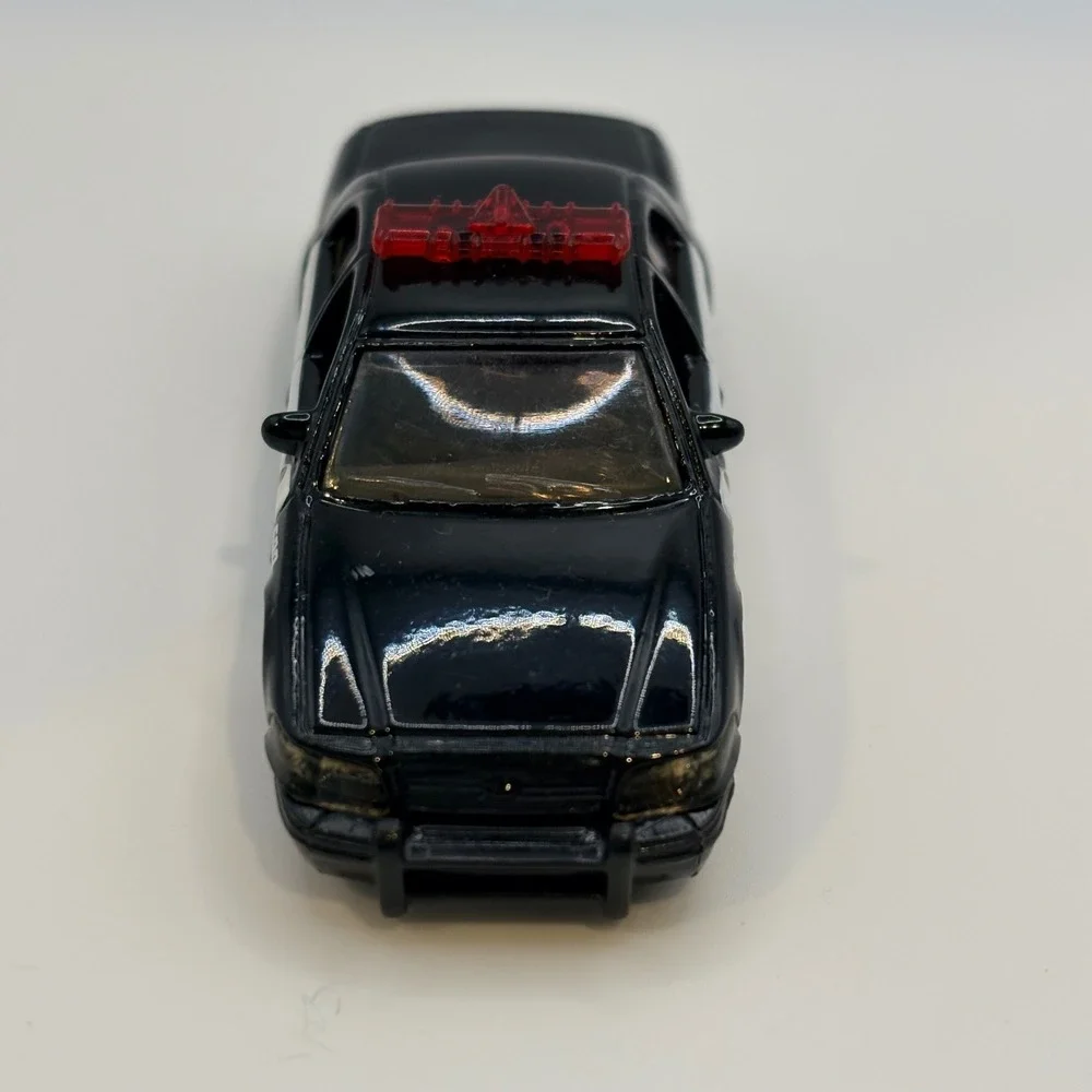 Matchbox 2006 Ford Crown Victoria Sheriff Police Car Black White MB689 1:71